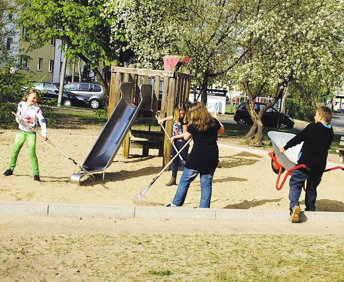 2. Juni 2012 Oranienburger Nachrichten 11 Spielplatz gesäubert Putzaktion in der Rudolf-Grosse-Straße Die Kinder der AG Stadtdetektive der Havelgrundschule, haben am 28.