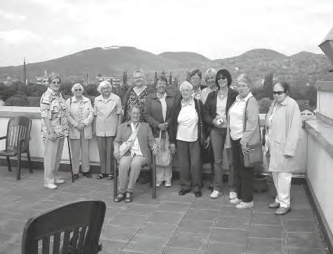 Pensionierte auf Studienfahrt Berichte Am 13. Mai 2011 machte sich eine muntere Gruppe pensionierter Schwestern in zwei Kleinbussen auf den Weg zur Studienfahrt nach Köln.