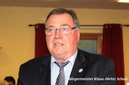 Vorsitzende des Kreissportverbandes Ostholstein (KSV OH), Rolf Röhling, ihre Grußworte.