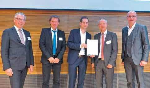 Spektrum Auszeichnung für die Wirtschaftsförderung im Landkreis Böblingen: Ralf Meurer (Deutscher Städtetag, links im Bild), Prof. Dr. Jürgen Stember (Hochschule Harz, 2. v. l.) und Dr.