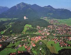 MARQUARTSTEIN Herzlich Willkommen in Marquartstein Ihrem Urlaubsparadies im Achental! Der Luftkurort Marquartstein liegt in einer der schönsten Regionen Oberbayerns: zwischen Hochgern (1.
