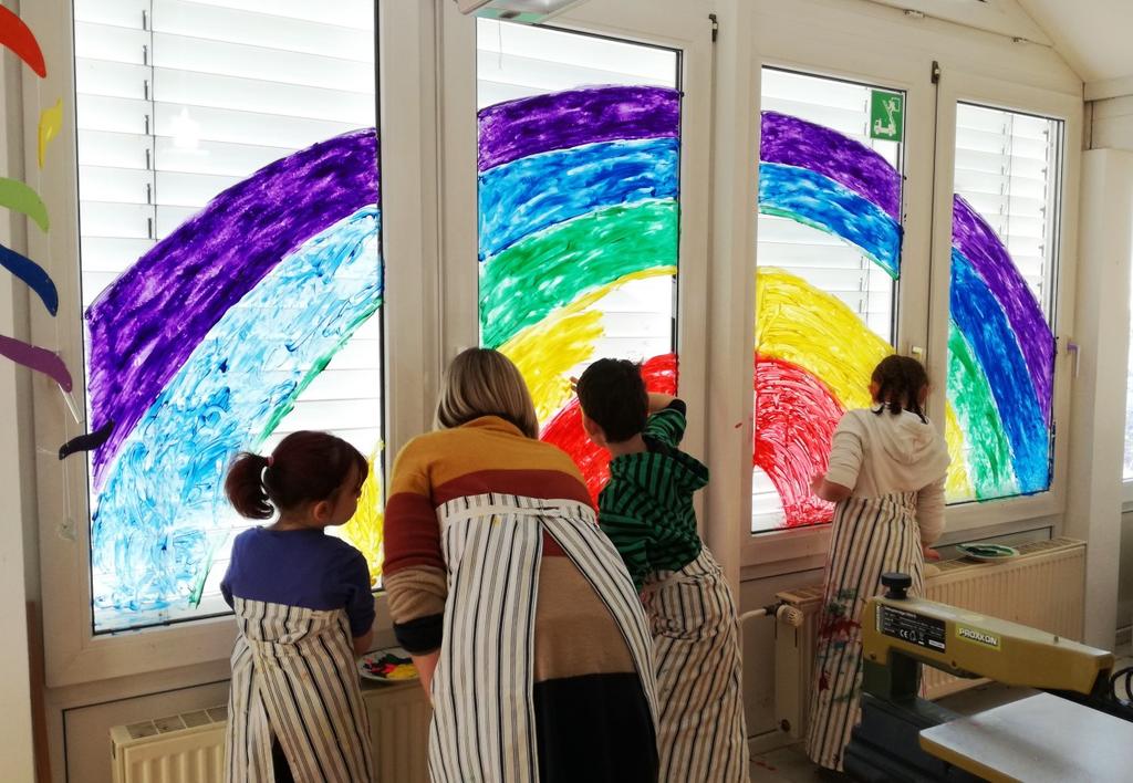 Gemeinsam kreativ: Der Nazareth-Regenbogen endlich auch am