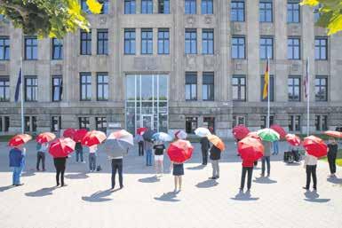 Seite 12 NORDRHEIN-WESTFALEN SoVD-Landesverband NRW im Aktionsbündnis für die Würde unserer Städte Kommunen mehr unterstützen Die NRW-Landesregierung darf die Kommunen nicht im Regen stehen lassen!