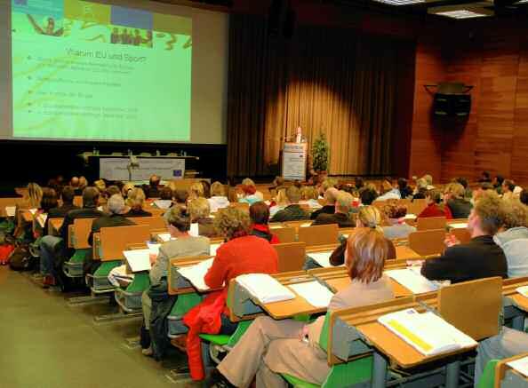 November 2007 in Köln veranstaltete, haben sich 200 Teilnehmer aus Wissenschaft, Wirtschaft und Politik über die Zukunft des wissenschaftlichen Unternehmertums und die Wettbewerbsfähigkeit des
