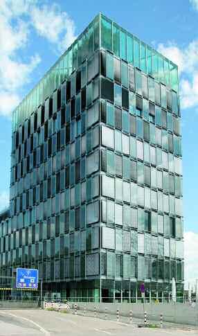 Wirtschaftsstandort Nach Entwürfen von molestina architekten Köln Madrid entstehen im Auftrag der spanischen Investorengruppe Global in der Halle 12 moderne Wohn- und Gewerbeflächen.