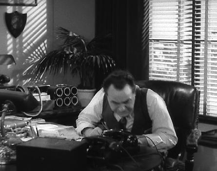 André Wendler / Lorenz Engell Filmstill aus Double Indemnity, Regie: Billy Wilder, USA 1944 Zweitens dann eröffnet das Motiv Jalousie den Figuren bestimmte Handlungsoptionen.