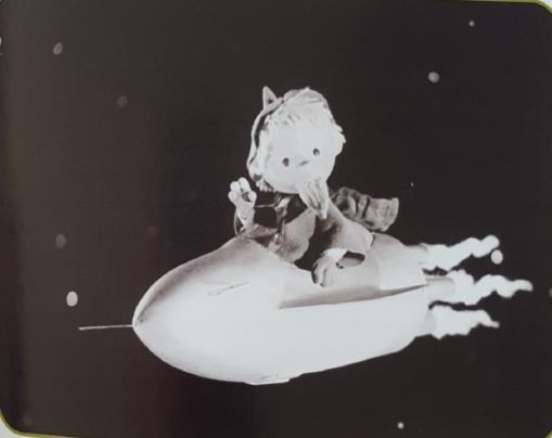 47 Abbildungen: Sandmännchen in Rakete (links) und in der Weltraumstation (rechts) (vgl. Petzold 2009, S.