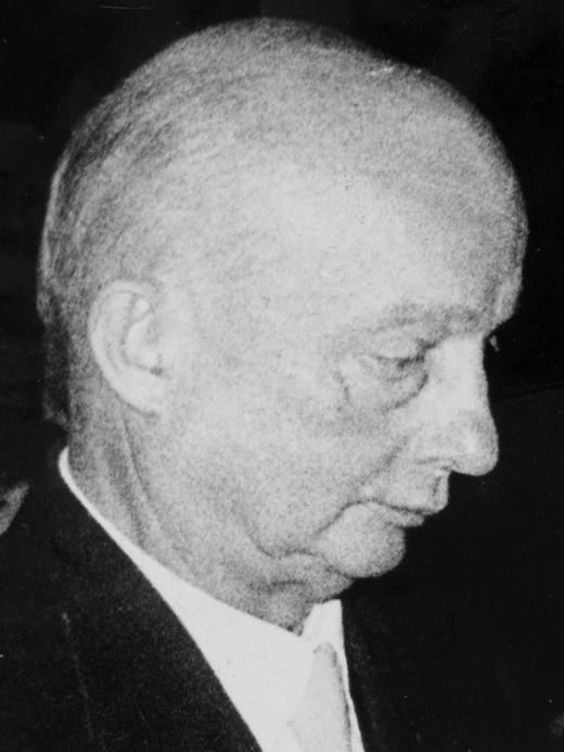 Theologie-Studium; ev. Pfarrer der Altstadtgemeinde (Christuskirche); von 1949 bis 1961 Superintendent des ev.