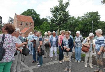 "Frauenkreis "up Tour" Diesmal ging die Tour des Frauenkreises "na`d anner Kant", ins Rheiderland. Es ist eigentlich so nahe " man dor kummt man haast nich henn.