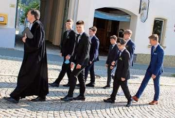 Sieben Jugendliche haben am Sonntag ihre Konfirmation in der Nailaer Stadtkirche gefeiert.