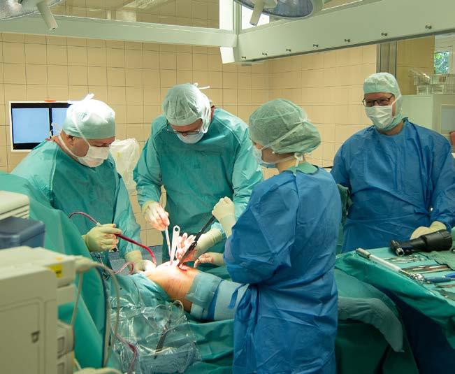 Kriegelstein ist Fachärztin für Orthopädie/Unfallchirurgie und hat ihre Ausbildung unter anderem am Universitätsklinikum Erlangen bei Prof. Hennig und bei Prof.