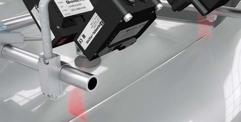 Sensoren Applikationsbeispiel aus der Automobilindustrie für den Laserlichtschnitt-Sensor LineRunner: Spaltkontrolle zur optimalen Einpassung einer Kofferraumklappe bei der Montage.