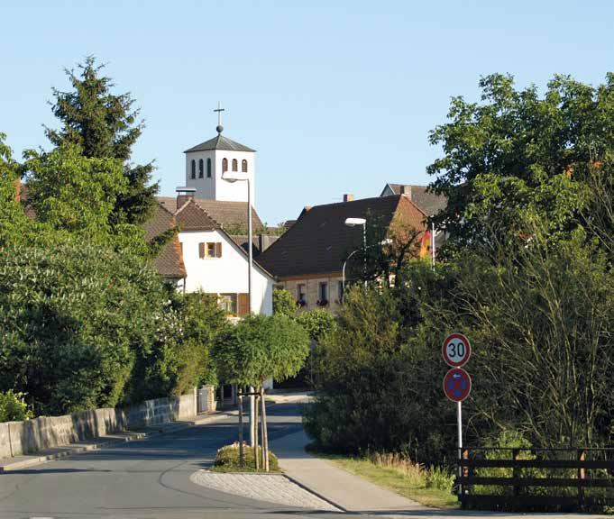 und gewerblicher Mittelstand sind in Hemhofen angesiedelt. Darüber hinaus gibt es in der Gemeinde auch das Seniorendomizil Haus Heinrich.