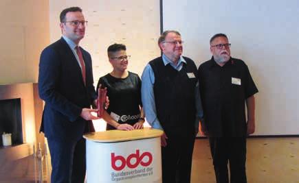Der BDO ehrte an diesem Tag Bundesgesundheitsminister Jens Spahn mit der Skulptur Lebensbote für sein außerordentliches Engagement zur Verbesserung der Strukturen in der Organspende.