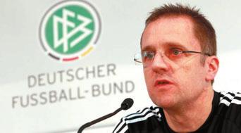 Interview Meyer: Corona-Ansteckung auf Spielfeld sehr unwahrscheinlich Vorsitzender der Medizinischen Kommission des DFB und der UEFA im Interview Es sei sehr unwahrscheinlich, dass sich aktive