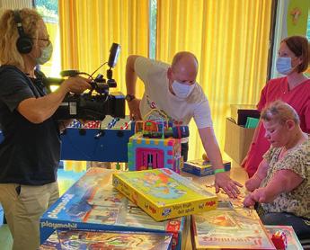 Ehrenamtliches Projekt kam mit WDR-Team und Spielzeugspenden Kids-Express zu Besuch in der MHG-Kinderklinik stationären und ambulanten Sektor kann die Therapie von kleinen Patienten mit speziellen