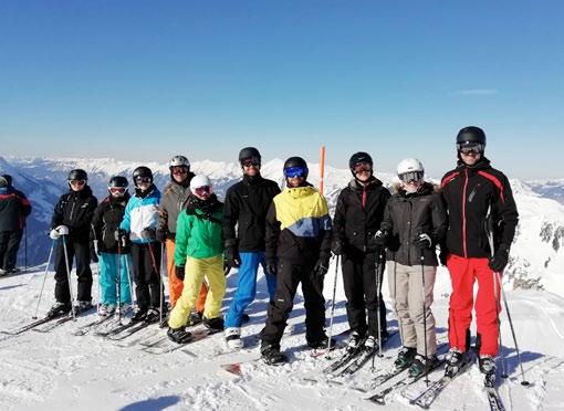 S K I W E E K E N D Skiweekend Skiweekend bei Traumwetter Am Wochenende des 19. und 20. Januars 2019 führte das Skiweekend den Turnverein Zeiningen auf den Hasliberg.