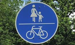 Fahrradfahrer müssen den sie bestimmten Weg benutzen.trotzdem muss selbstverständlich Rücksicht auf die jeweils anderen Verkehrsteilnehmer genommen werden.