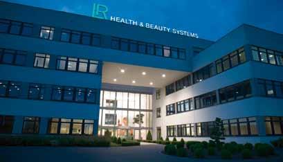 120 Made in Ahlen Rund 600 Mitarbeiter arbeiten bei LR Health & Beauty Systems am Standort in Ahlen. Eines der beliebtesten Produkte von LR ist das Aloe Vera Drinking Gel.