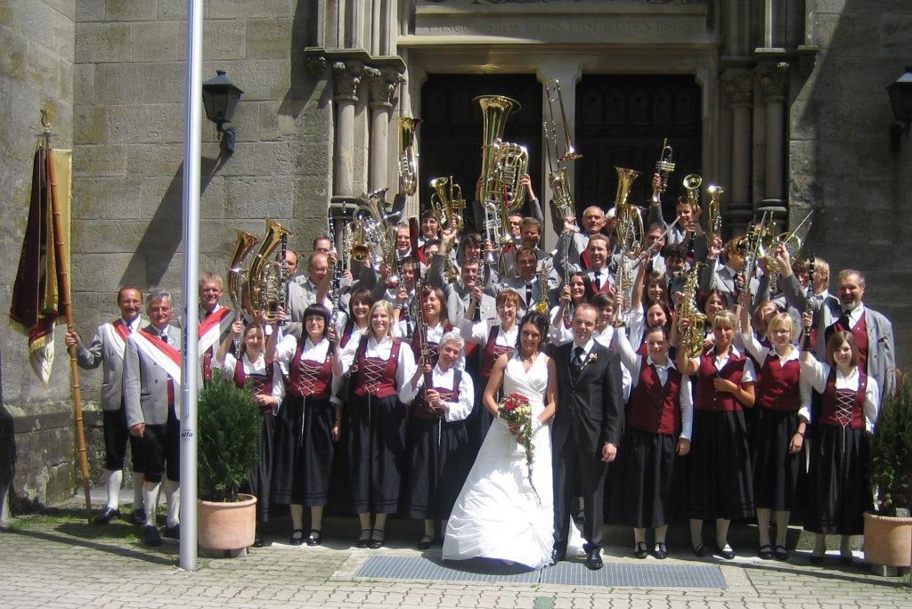 31.05.2009: Maiandacht des Frauenbundes. Wieder in der Kirche, und wieder mit 29 Musikern toll gespielt. 11.06.