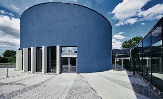 Arbeiten und Wohnen in der Bundesakademie Die 1972 gegründete Bundesakademie Trossingen ist ein offenes Haus für alle, die sich musikpädagogisch erfrischen und ihre Fähigkeiten professionalisieren