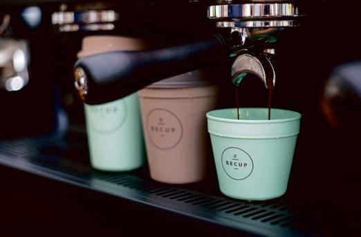 Es gibt eine nachhaltige Alternative: Recup, das deutschlandweite Pfandsystem für Coffee-to-go Becher.