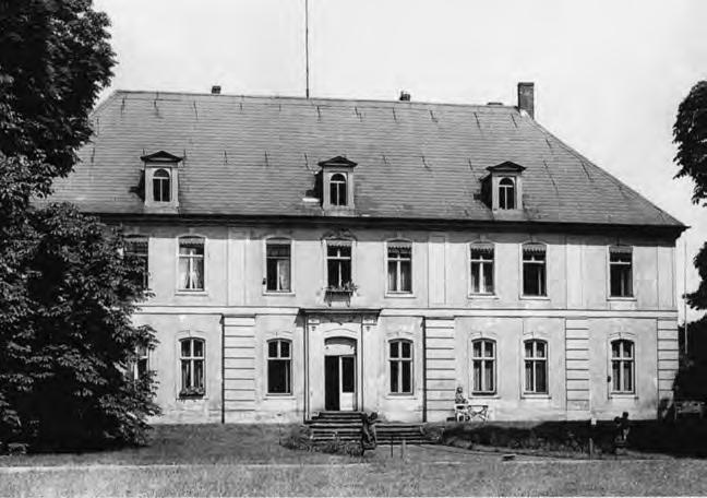 1882 arbeitete er als Regierungsassessor bei der Regierung in Oppeln, von 1883 bis 1909 schließlich ist er in der Reichsverwaltung des Innern tätig gewesen.