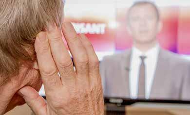 BAUERNBLATT 30. Mai 2020 Senioren 57 Unterhaltungen kann man kaum folgen, das TV-Gerät läuft immer lauter: Viele hören im Alter schlechter.
