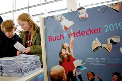 Jahresbericht 2019 BUCHENTDECKER KINDER UND FAMILIEN AUF LITERARISCHER ENTDECKERTOUR! Im Juni 2018 feierte Hamburgs BuchEntdecker-Tag seine erfolgreiche Premiere im Altonaer Museum: 1.