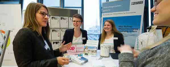 Foto: Heike Lachmann Ein reger Austausch zwischen Studentinnen und Unternehmensvertreterinnen beim Zukunftstag für Frauen.