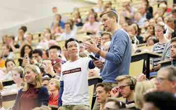 Foto: Andreas Steindl/RWTH Aachen University Emmanuel Macron, Karlspreisträger 2018. Die Studierenden nutzten die Gelegenheit, um Macron auch kritische Fragen zu stellen.