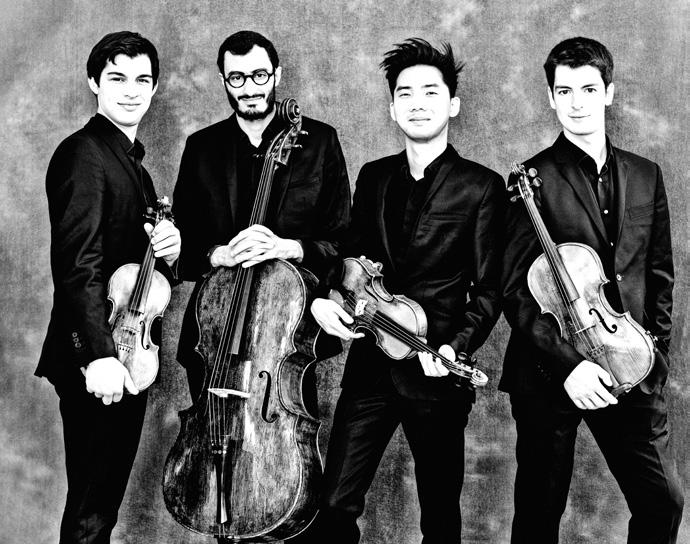 Neben seiner intensiven Konzerttätigkeit ist Raphaël Pidoux Professor für Cello am Pariser Konservatorium.