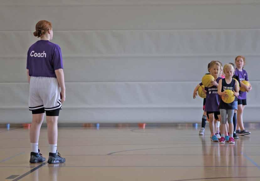 Basketball Begeisterter Nachwuchs sucht Trainer/in Unsere Jüngsten suchen noch einen netten Trainer oder eine nette Trainerin Seit einigen Jahren bietet die Basketballsparte erfolgreich Eltern-Kind-