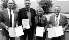 Christian Engelberg und Rainer Sondern (alle BKV Remscheid) ausgezeichnet. Dem Vorsitzenden der BSG Vaillant (seit 35 Jahren), wurde die silberne BSVN Ehrennadel verliehen.