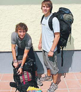 4 33. WOCHE 2008 LAND + LEUTE Brüder starten im Herbst Weltreise STEPHANSHART. Als Weltenbummler unterwegs sein werden Thomas und Joachim Brandstetter ab 1. September.