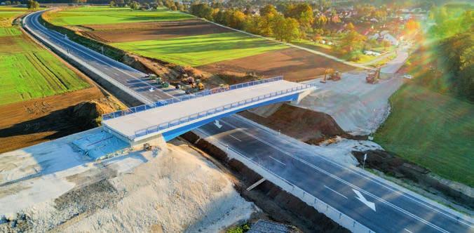 In unmittelbarer Nähe zum Luwig-Donau-Main-Kanal, einem "historischen Wahrzeichen er Ingenieurbaukunst in Deutschlan", errichteten ie Brückenbauspezialisten von Max Bögl un SSF ein innovatives
