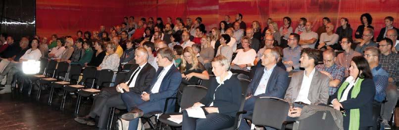 Unter dem diesjährigen Thema UPDATE Implantologie versammelten sich 130 Teilnehmer. Ort der Veranstaltung war erstmals die Studio.Box im Theater Erfurt.