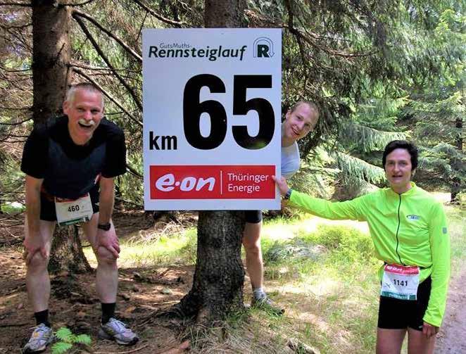 Hierfür nochmals an dieser Stelle ein herzliches Dankeschön an Jürgen! Die LäuferInnen des Marathon und des Halbmarathon wurde durch Shuttlebusse zu ihren Startorten in Oberhof bzw. Neuhaus gebracht.