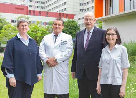 2 Der Gesamtvorstand des Universitätsklinikums Augsburg (von links): Pflegedirektorin Susanne Arnold, Vorstandsvorsitzender und Ärztlicher Direktor