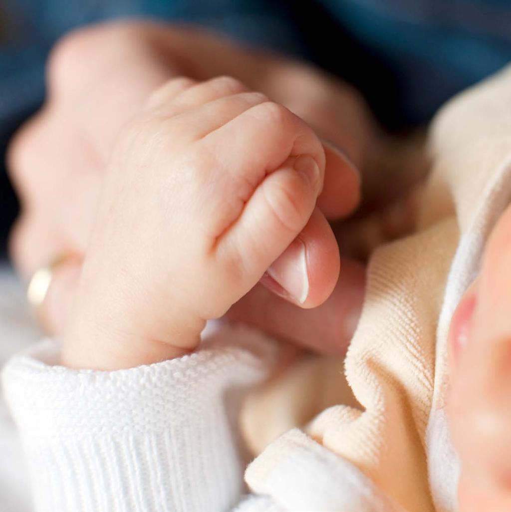 PFLEGE Muttermilchernährung und Stillen in der Kinderklinik Frühgeborene und kranke Neugeborene Bonding, Känguruhen therapeutischer Hautkontakt Bedeutung von Kolostrum und Muttermilch für