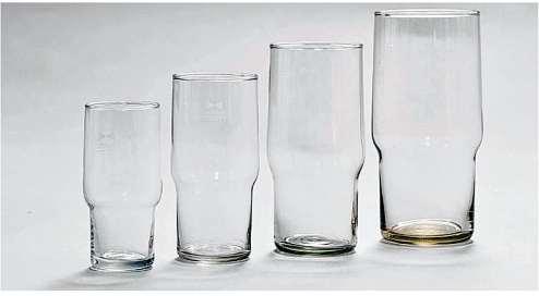 Kurze Zeit später erfahre ich, dass essich bei dem Kritiker bei Tisch um Erich Müller handelt, einen der bekanntesten deutschen Glas-Gestalter.