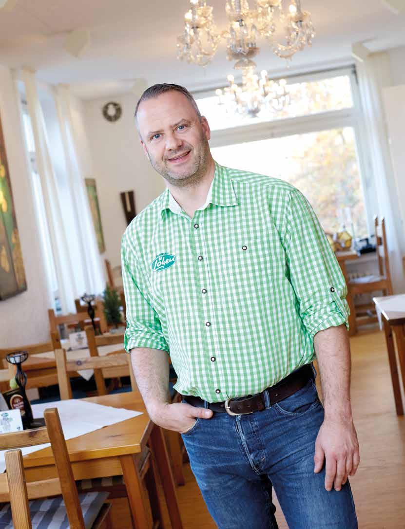 Forsthaus Löhen / Danztürmchen Jens Neffin ist Inhaber des Forsthaus Löhen und stolzer Besitzer seiner eigenen Biermarke, dem Danztürmchen.