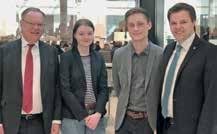 unserem ehemaligen Lehrer und jetzigen Landtagsabgeordneten Christian Fühner einen Besuch in Hannover ab. Sie nahmen an dem Programm Schüler begleiten Abgeordnete teil.