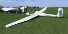 Wagner Bevor sich Gerhard Wagner dem Bau der GFW-4 zuwandte, schuf er mit der GFW-3 in GFK-CFK-Bauweise ein ultraleichtes Segelflugzeug, für das er 2011 mit dem Oskar-Ursinus-Preis der OUV geehrt