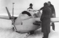 BREMEN 8 9 10 11 8: Als Ende der 1950er-Jahre die Winter noch Winter waren, hielt auch Schnee Jan Eilers nicht von der Erprobung seines Motorseglers ab.