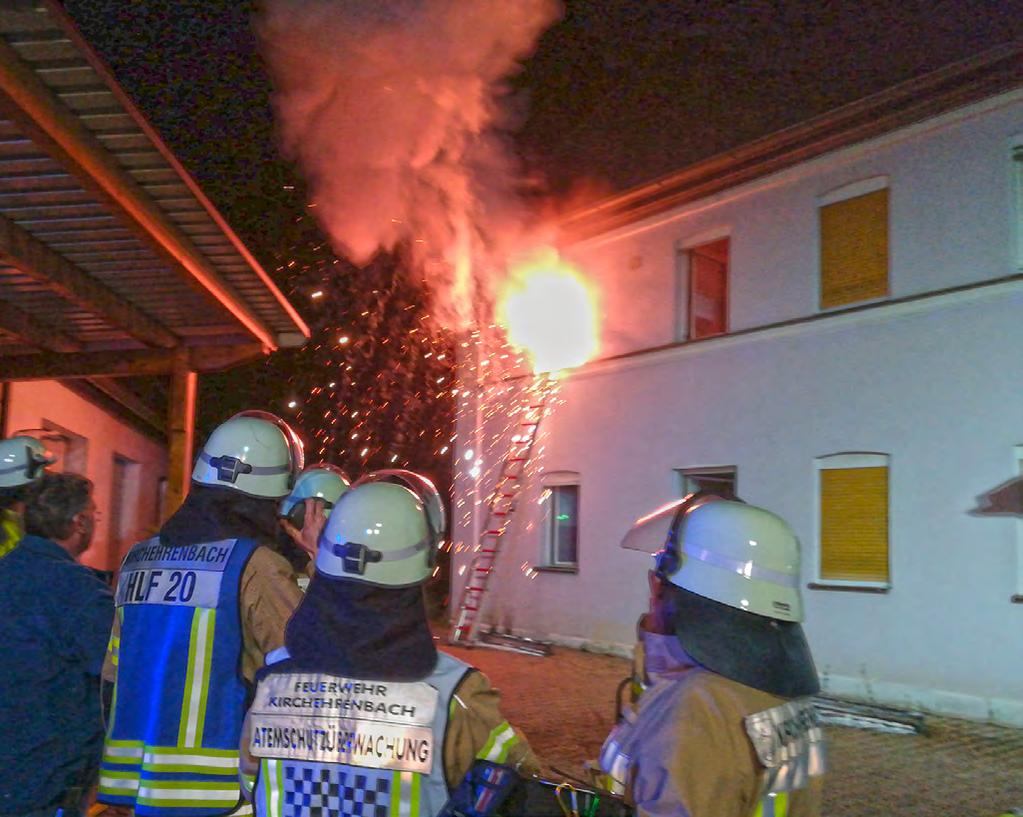 Das war los Freitag, 5. Oktober 2018 Wohnhausbrand mit (Lern-)Effekten Kirchehrenbacher bei Einsatzübung in Weilersbach gefordert Spezialeffekte sorgten für eine realistische Übungsdarstellung.