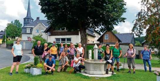 Der sehr gepflegte Weg führte die Gruppe nach Haßlach, wo die Wallfahrtskirche Maria besichtigt werden konnte.