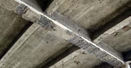 wird. Die verwendeten Materialien (z. B. Stahl) werden mit einem hochfesten Klebstoff auf den vorher aufgerauten Untergrund kraftschlüssig aufgebracht.