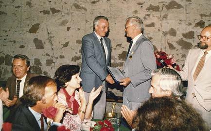 1982 1983 Bekenntnis zu Rotary - Mit der Vier-Fragen-Probe leben Präsident: Herbert Hölterhoff Besuch beim RC Coevorden und Unterzeichnung der Freundschaftsurkunde durch die Präsidenten Herbert