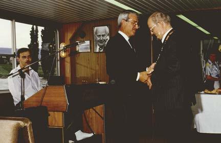 Einmalig: Präsidentschaftsübergabe an Bord eines Rheinschiffs Erich Honecker besucht als erster DDR-Staatschef die Bundesrepublik Deutschland ++ Thomas Gottschalk moderiert erstmals
